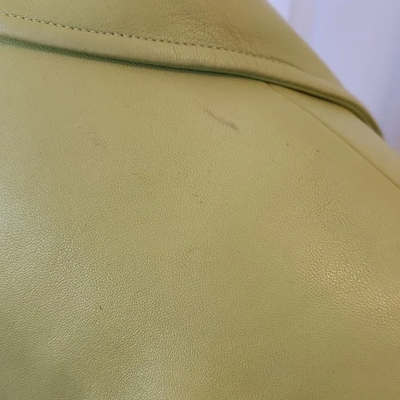 St John 100% Leather Blazer in a beautiful vibrant green. - Picture 8 of 12